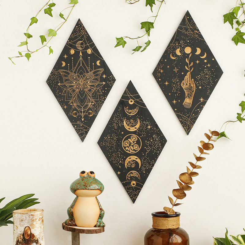 Geometric Carved Wooden Triang - đánh giá và giá Geometric Shelf Triangle