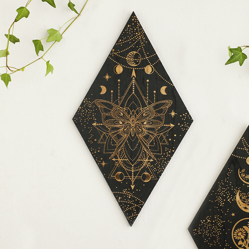 Geometric Carved Wooden Triang - đánh giá và giá Geometric Shelf Triangle