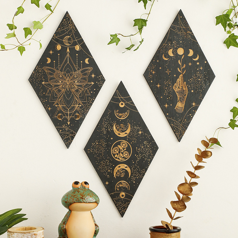 Geometric Carved Wooden Triang - đánh giá và giá Geometric Shelf Triangle