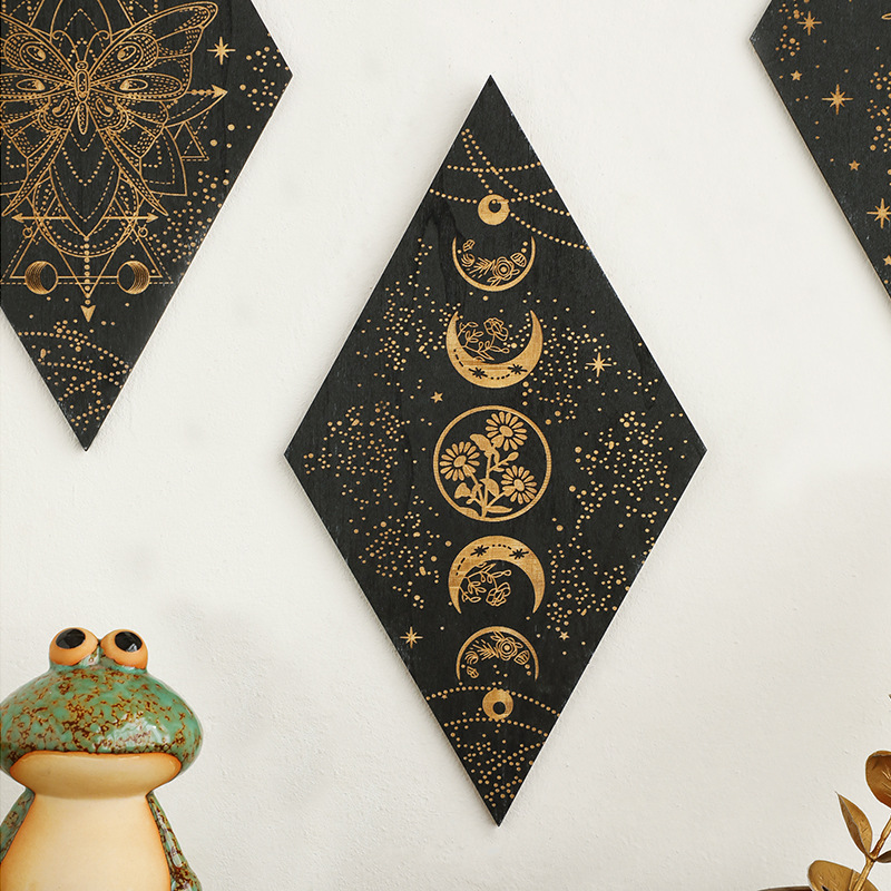 Geometric Carved Wooden Triang - đánh giá và giá Geometric Shelf Triangle